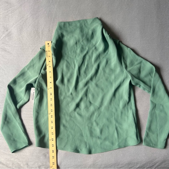 Aritzia Babaton Nylon Cowl Neck Green
Long Sleeve Top‎ Size 2XS New - Picture 13 of 14